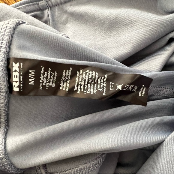 Bundle of athletic leggings - Picture 3 of 4